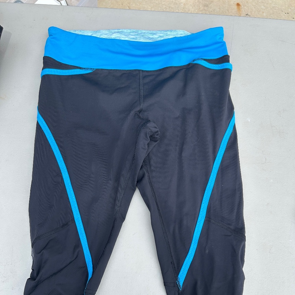 Lululemon Run Pace Crop Black and Bright Blue